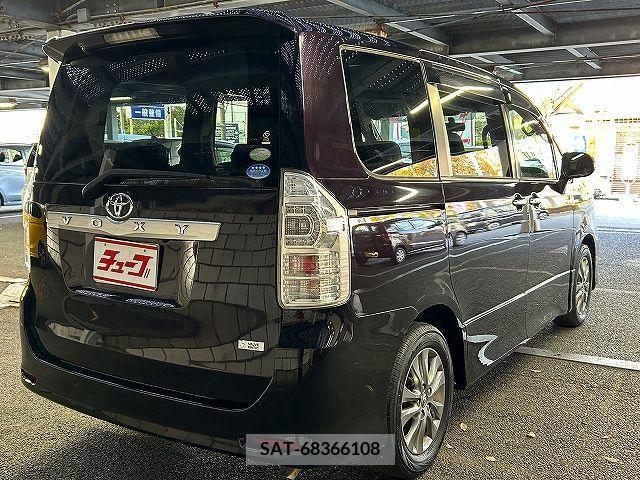 Toyota VOXY 2011-09 234335-2
