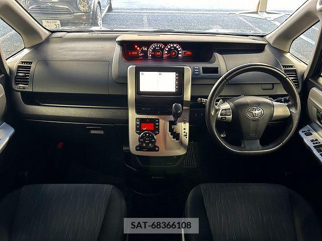 Toyota VOXY 2011-09 234335-1
