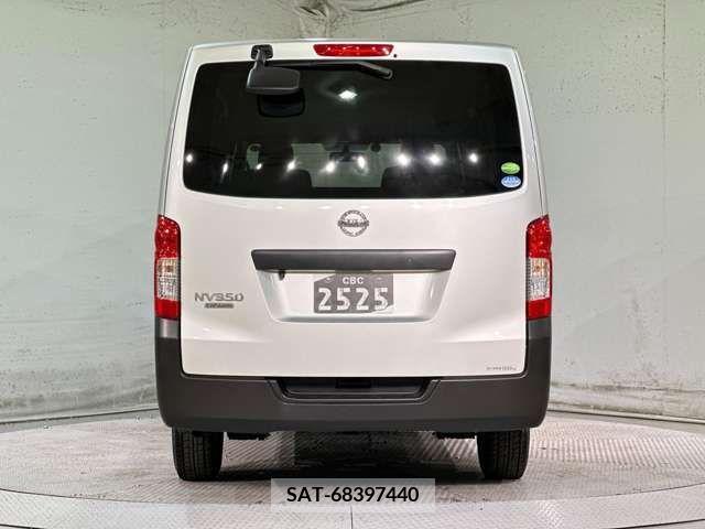 Nissan NV350 Caravan 2018-09 280550-9