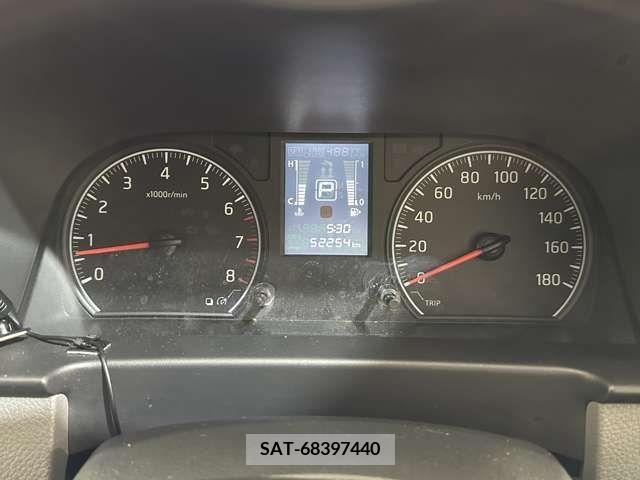 Nissan NV350 Caravan 2018-09 280550-14