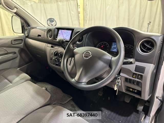 Nissan NV350 Caravan 2018-09 280550-12
