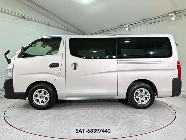 Nissan NV350 Caravan 2018-09 280550-11