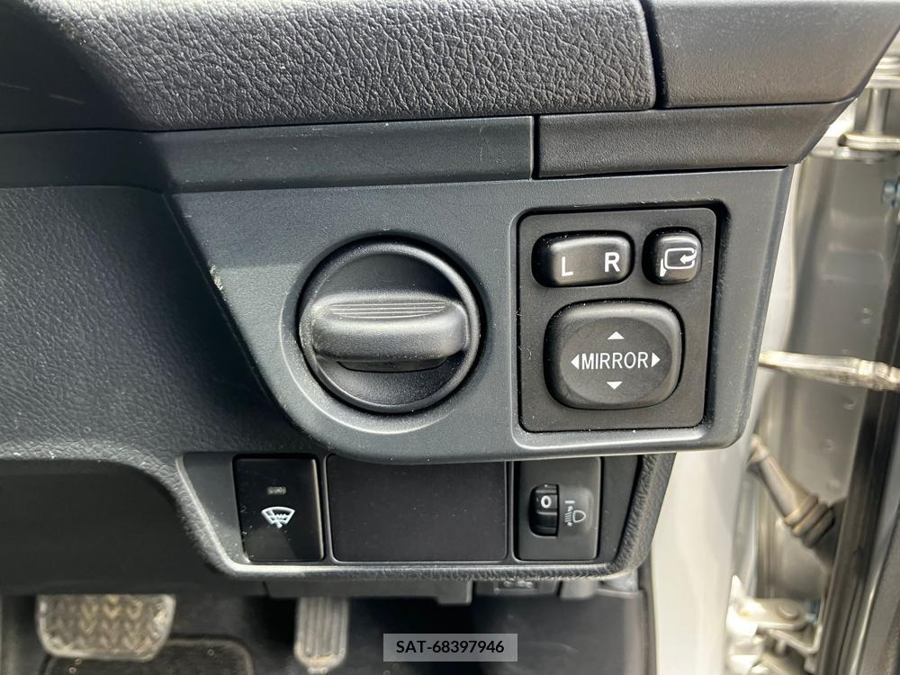 Toyota COROLLA AXIO 2017-03 258429-23