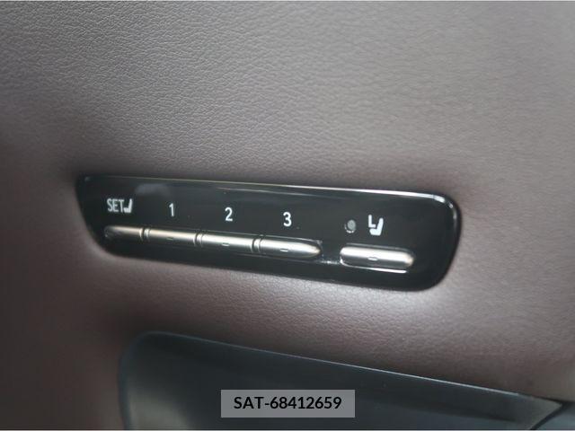 Lexus LS 2018-03 228806-14