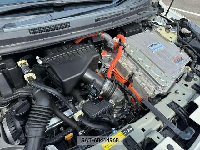 Nissan NOTE 2017-03 305370-11