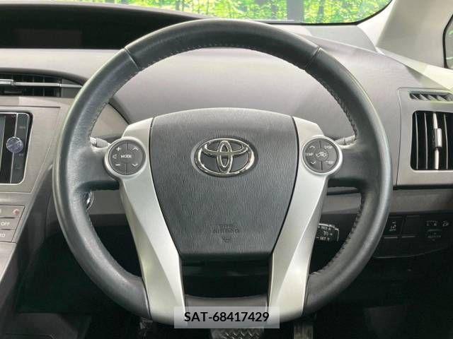 Toyota PRIUS 2013-10 337685-10