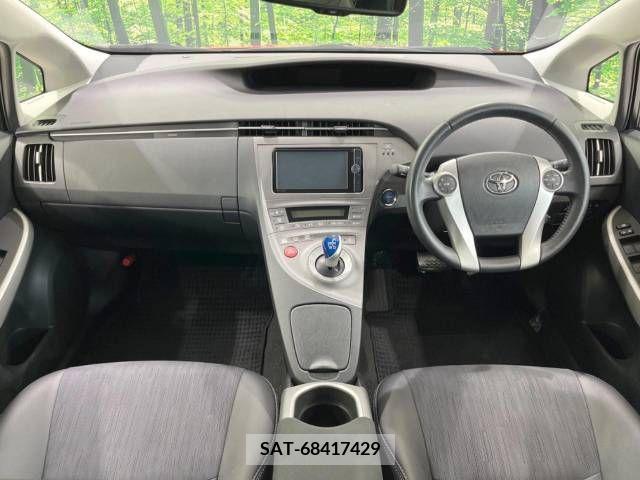 Toyota PRIUS 2013-10 337685-1