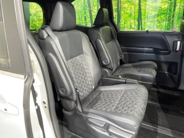 Toyota VOXY 2022-04 195438-9