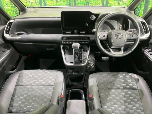 Toyota VOXY 2022-04 195438-1