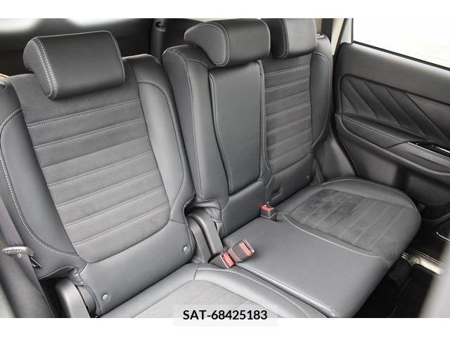 Mitsubishi OUTLANDER PHEV 2015-09 303558-13