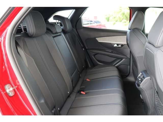 Peugeot 3008 2023-08 25033-24