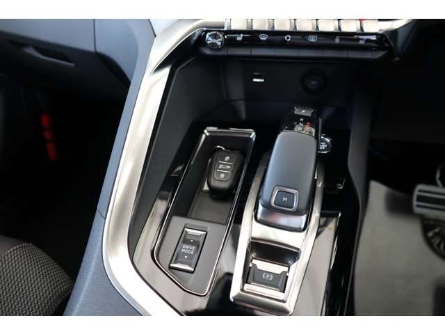 Peugeot 3008 2023-08 25033-16