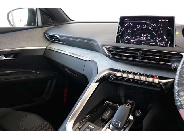 Peugeot 3008 2023-08 25033-15