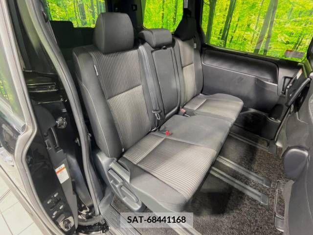 Toyota VOXY 2019-03 341832-9