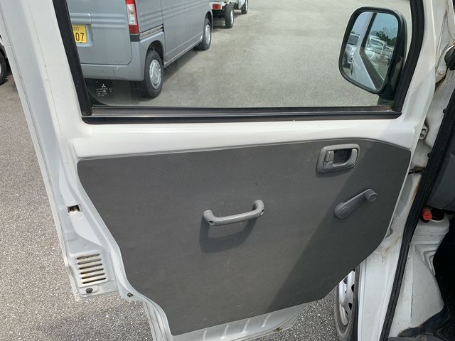 Mitsubishi MINICAB TRUCK 1999-01 7564-22
