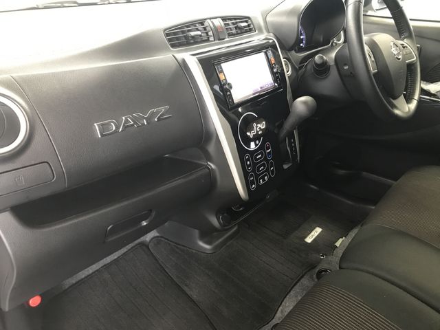 Nissan DAYZ 2018-10 13271-15