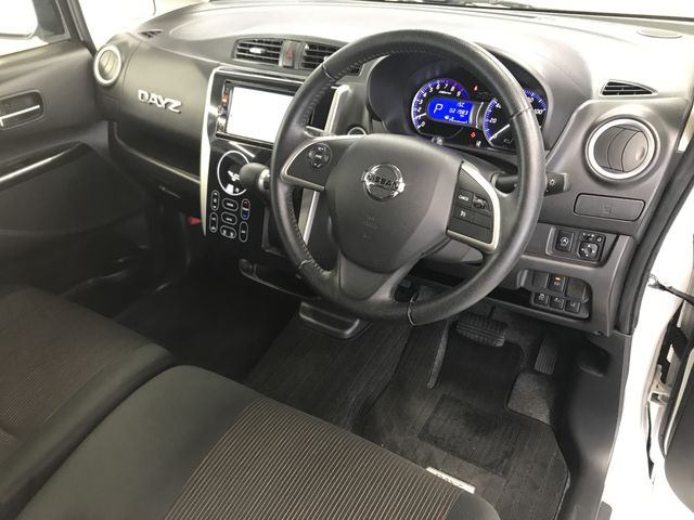 Nissan DAYZ 2018-10 13271-8