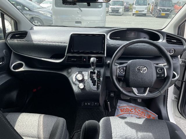 Toyota SIENTA 2021-02 9738-3