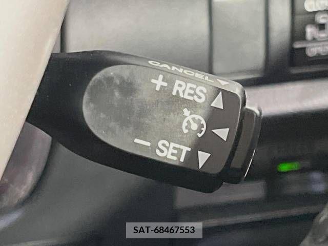 Toyota VOXY 2018-09 321577-6