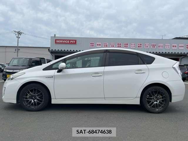 Toyota PRIUS 2011-06 335619-13