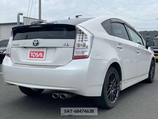 Toyota PRIUS 2011-06 335619-7