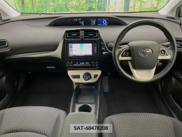 Toyota PRIUS 2017-02 383380-1