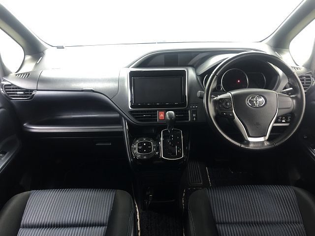 Toyota VOXY 2017-03 24537-1