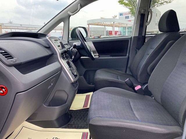 Toyota VOXY 2010-02 8599-1