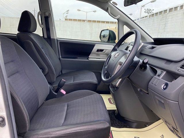 Toyota VOXY 2010-02 8599-12