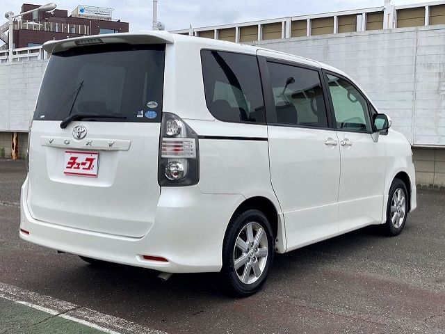 Toyota VOXY 2010-02 8599-2