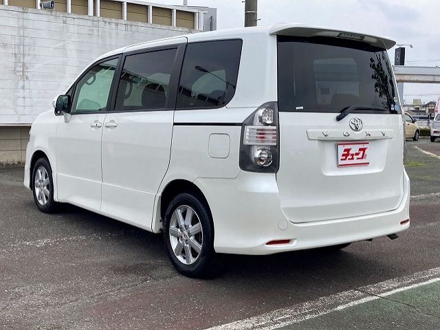Toyota VOXY 2010-02 8599-8