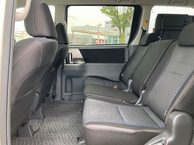 Toyota VOXY 2010-02 8599-9