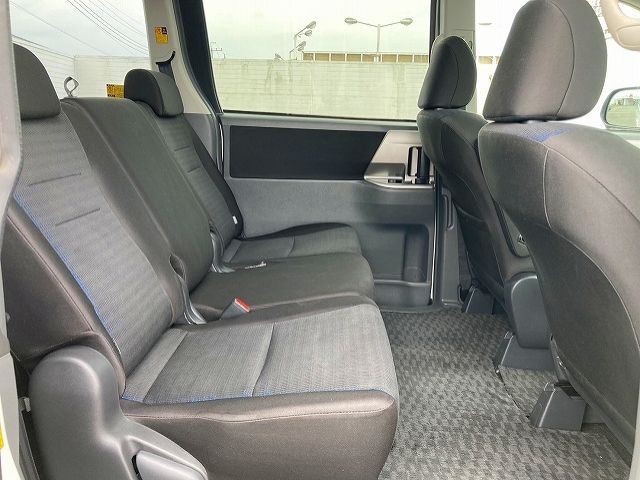 Toyota VOXY 2010-02 8599-18