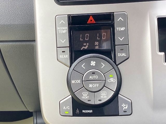 Toyota VOXY 2010-02 8599-10