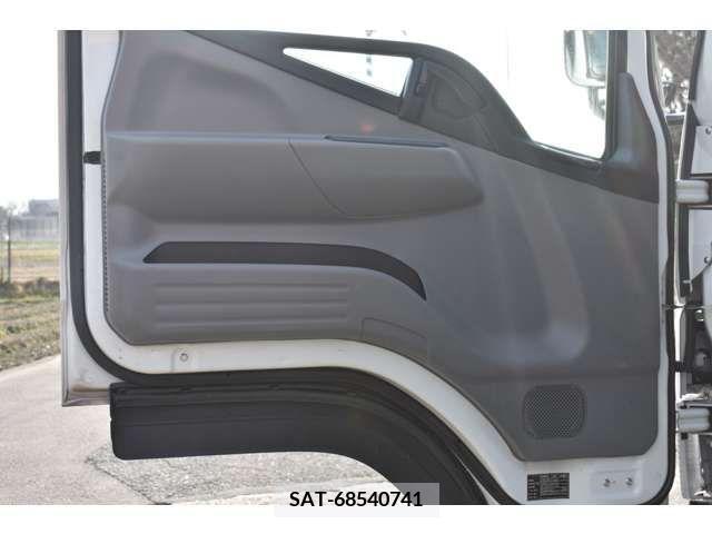 Mitsubishi CANTER 2017-03 223970-10