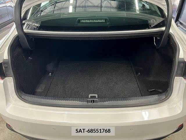 Lexus IS 2013-06 300068-10