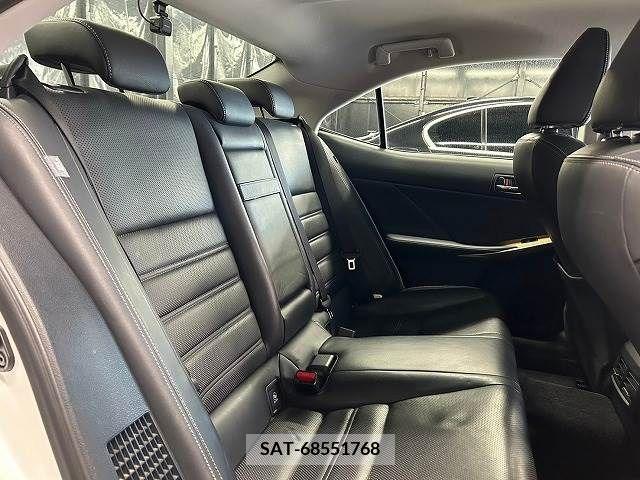 Lexus IS 2013-06 300068-9