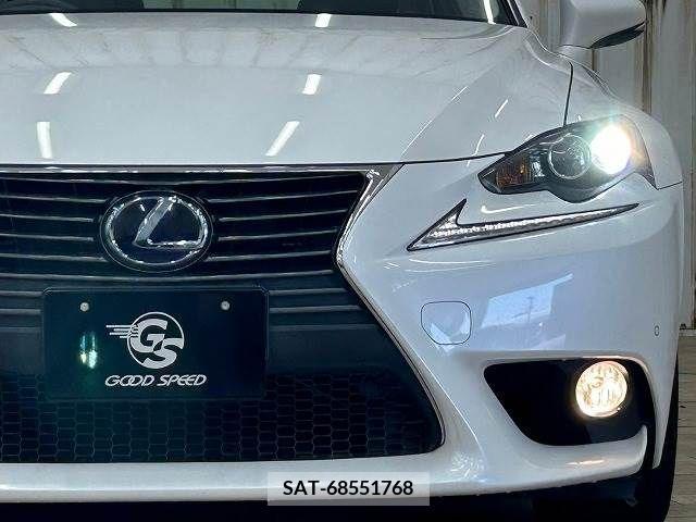 Lexus IS 2013-06 300068-17