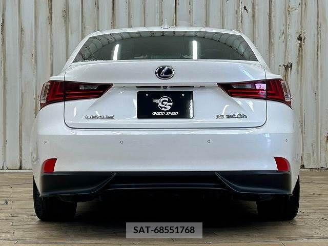 Lexus IS 2013-06 300068-12