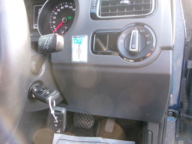 VolksWagen POLO 2016-11 26459-16