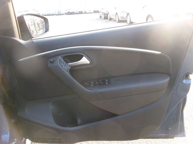 VolksWagen POLO 2016-11 26459-15