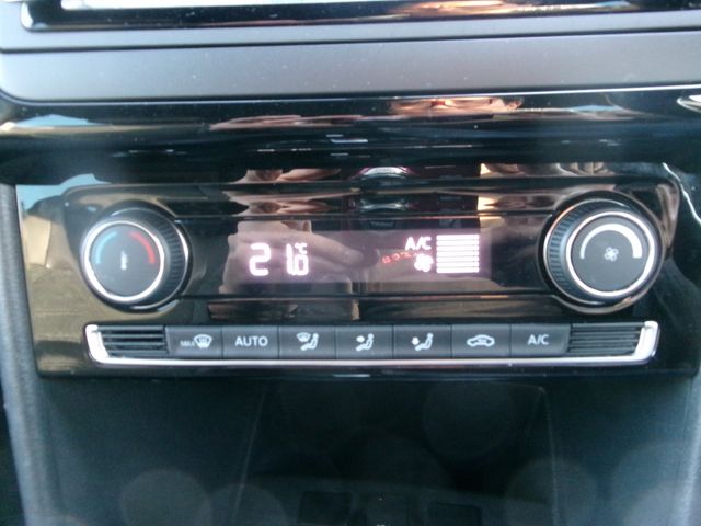 VolksWagen POLO 2016-11 26459-25