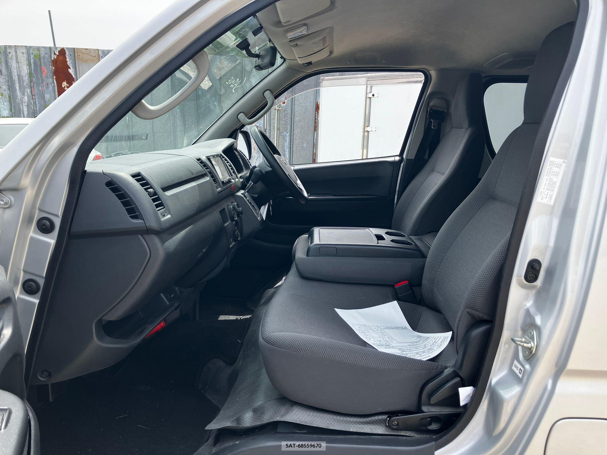Toyota HIACE VAN 2017-03 258353-1