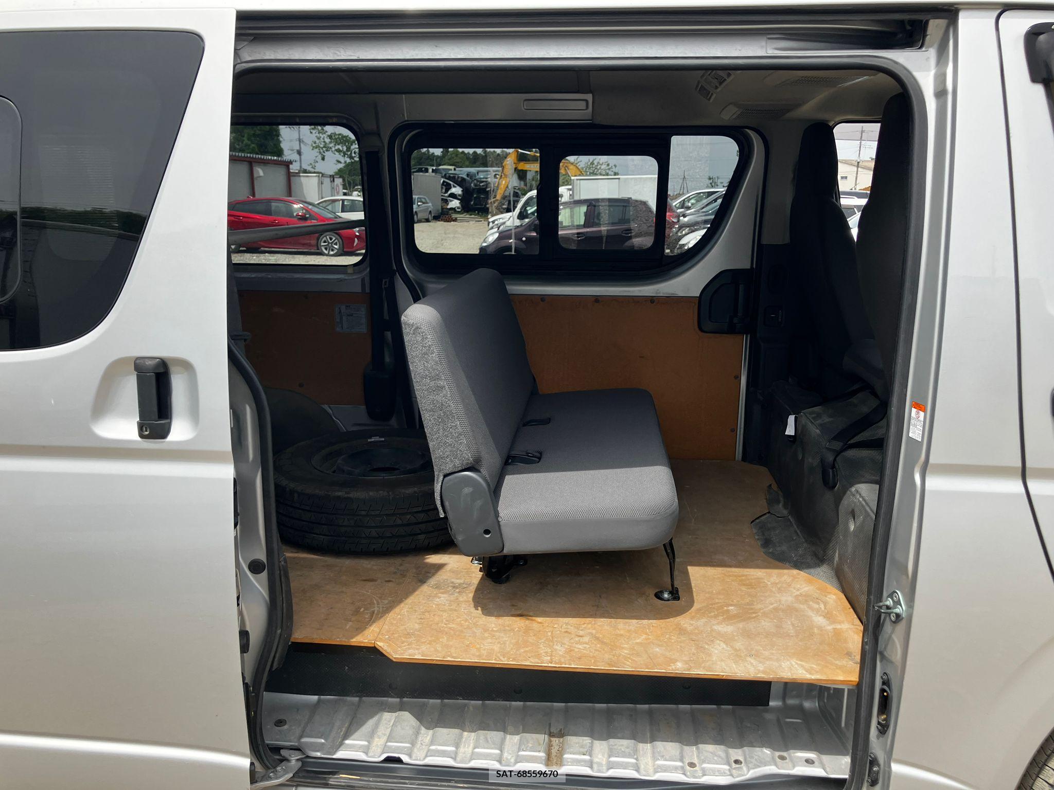 Toyota HIACE VAN 2017-03 258353-3
