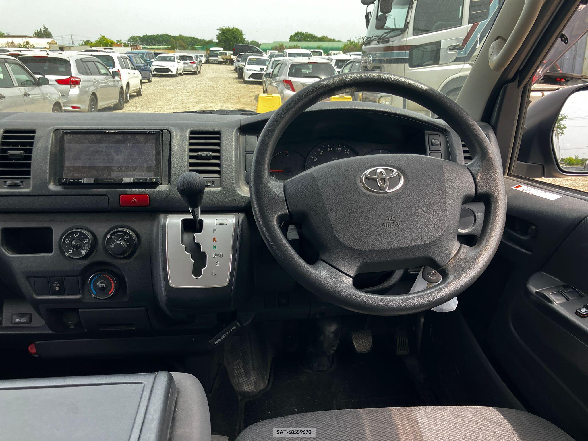 Toyota HIACE VAN 2017-03 258353-5