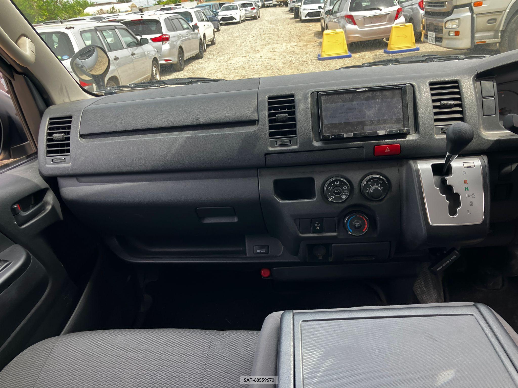 Toyota HIACE VAN 2017-03 258353-6