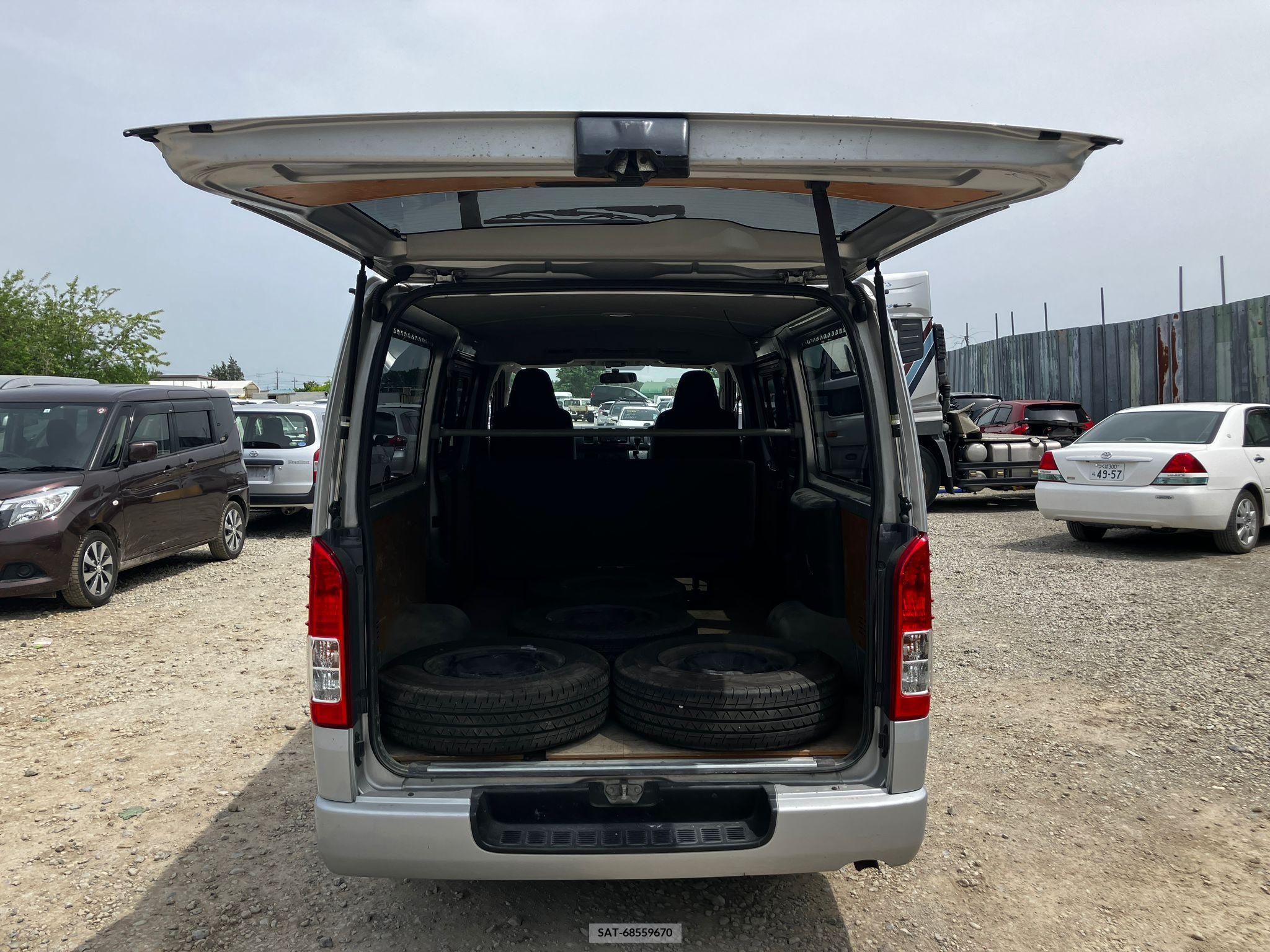 Toyota HIACE VAN 2017-03 258353-9
