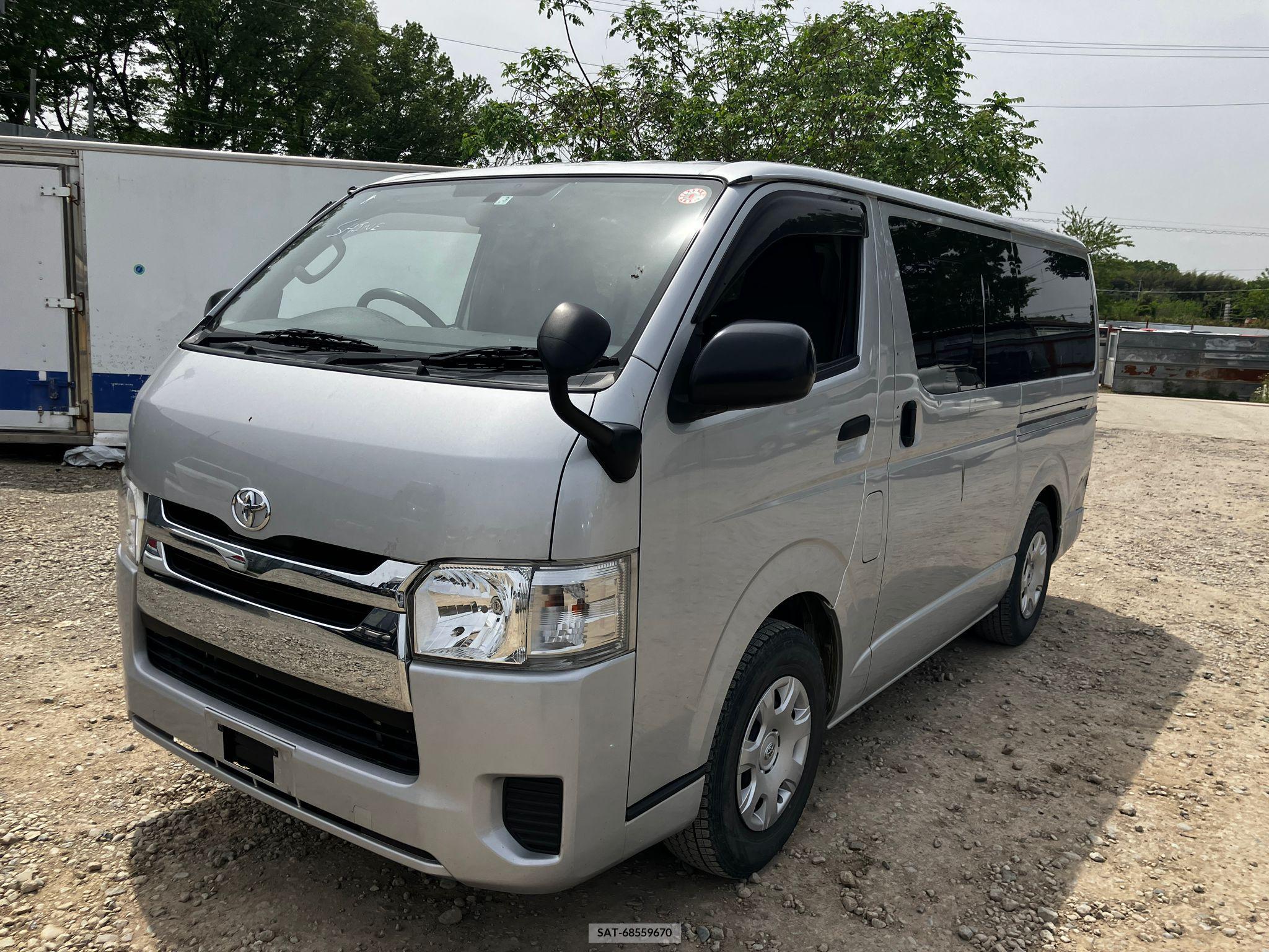 Toyota HIACE VAN 2017-03 258353-11