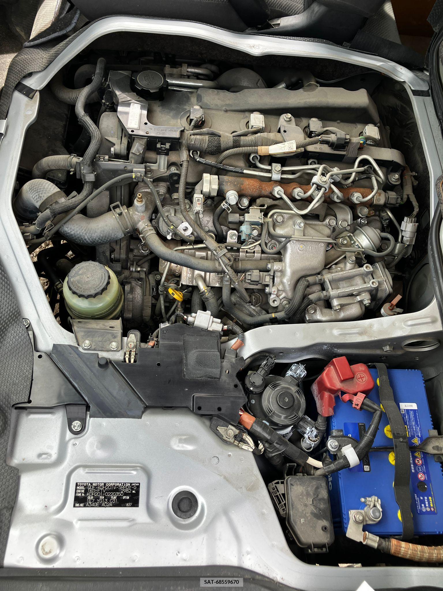 Toyota HIACE VAN 2017-03 258353-18