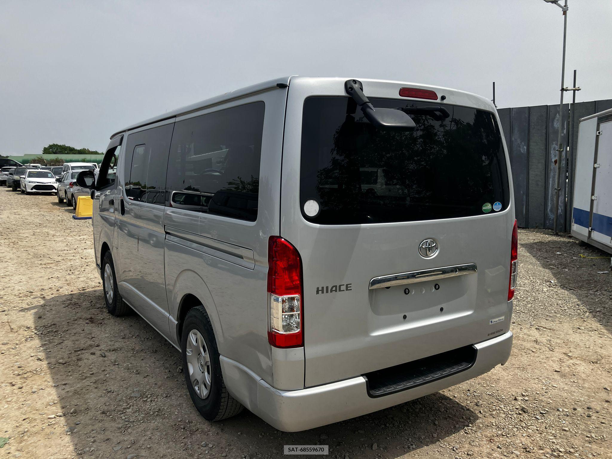 Toyota HIACE VAN 2017-03 258353-20